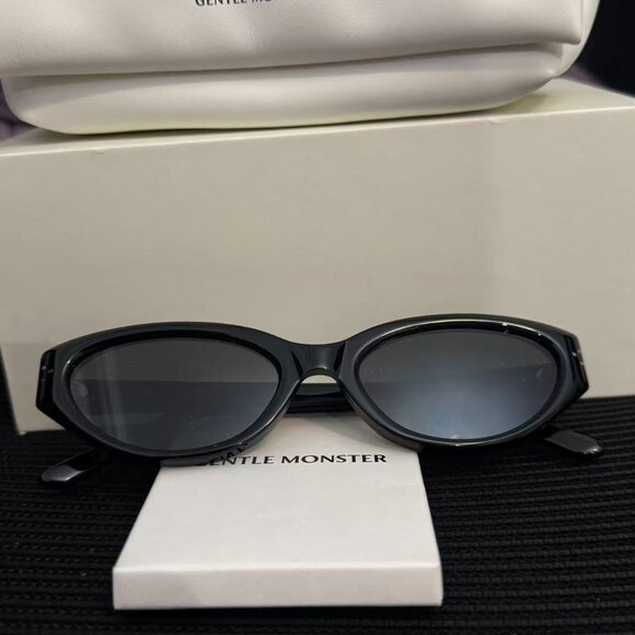 GENTLE MONSTER Accessories - Gentle Monster VANILLA Black Oval Sunglasses Slim Retro Unisex